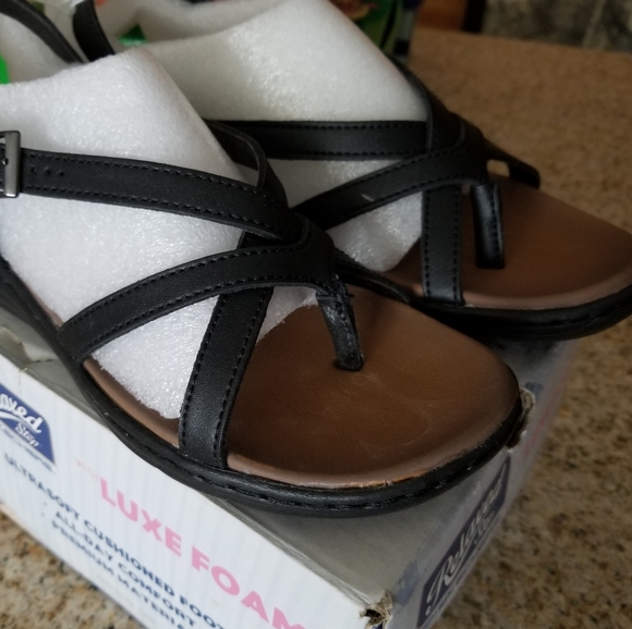 Sketchers Size 8 - Picture 2 of 6